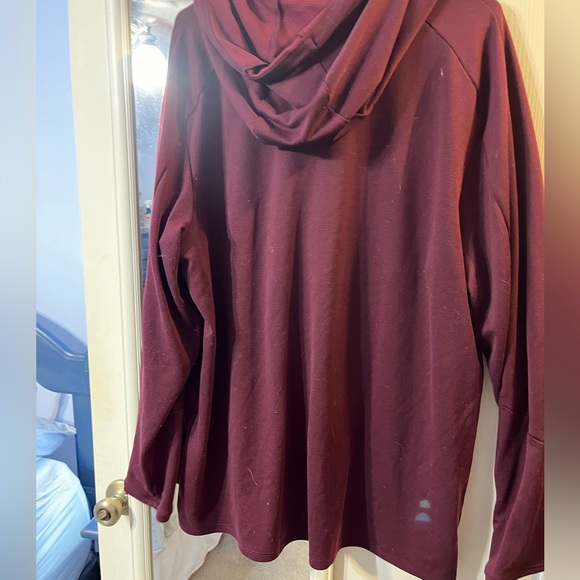 Under Armour Mens 2xl  burgundy headgear light weight hoodie - Picture 2 of 3